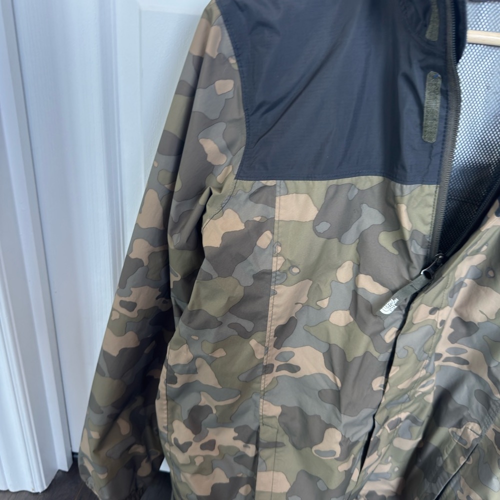 The North Face Black and Green Camouflage Jacket - Picture 5 of 8